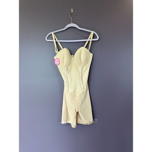 NWT Flexees Easy-up Removable Strap Unitard Beige Size 36C Shapewaar